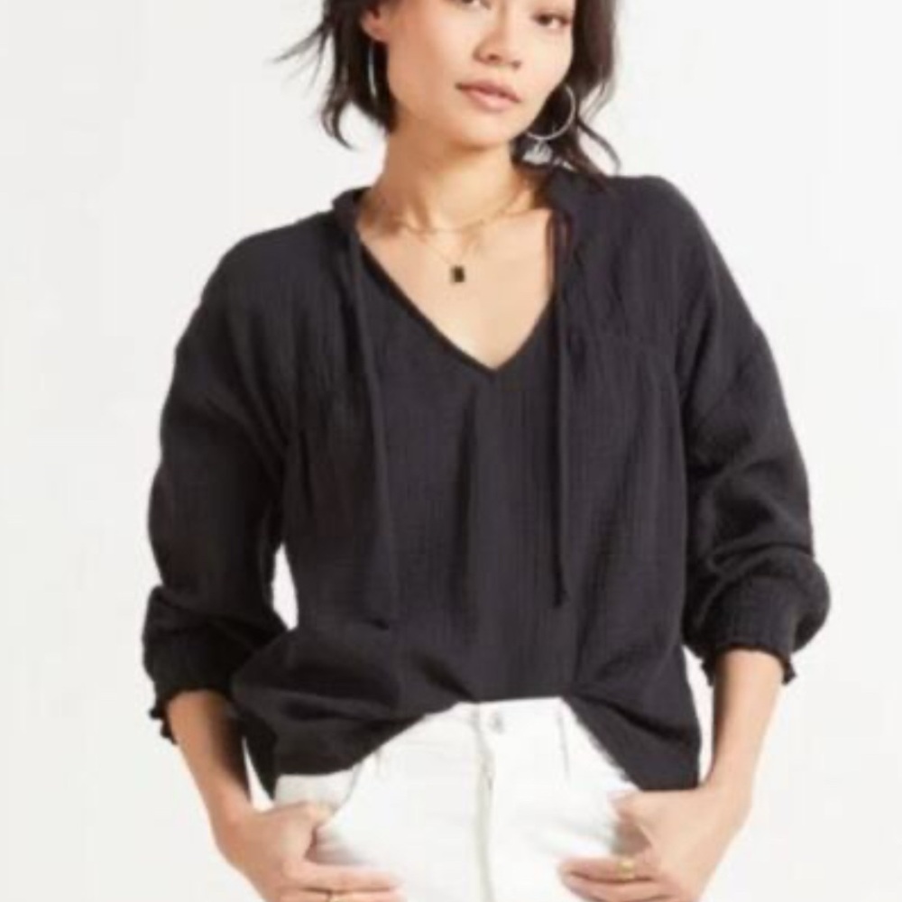 Evereve Black V-Neck Blouse